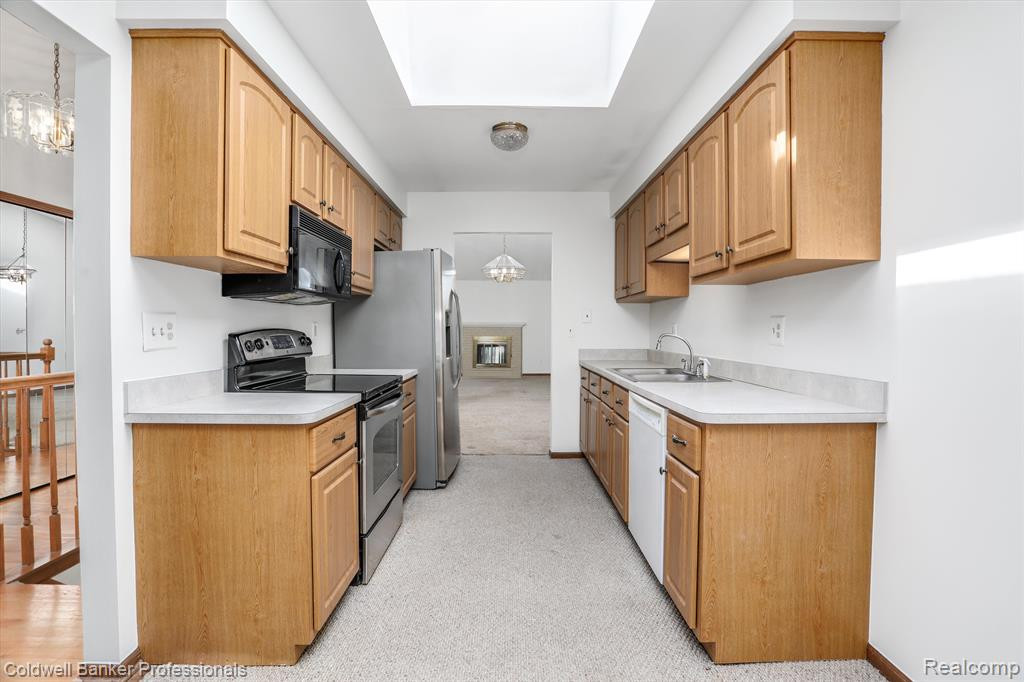 49320 MAYFLOWER Court, Shelby Twp, MI 48315 — Photo 13