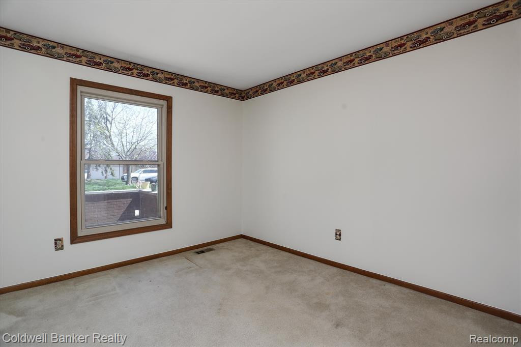 49320 MAYFLOWER Court, Shelby Twp, MI 48315 — Photo 18