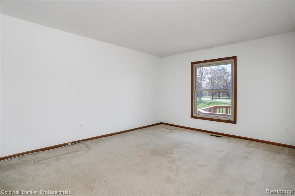 49320 MAYFLOWER Court, Shelby Twp, MI 48315 — Photo 19