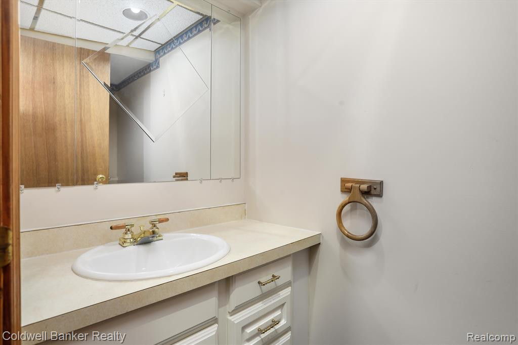49320 MAYFLOWER Court, Shelby Twp, MI 48315 — Photo 26