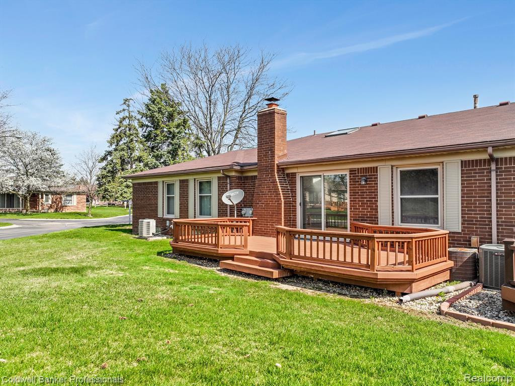 49320 MAYFLOWER Court, Shelby Twp, MI 48315 — Photo 33