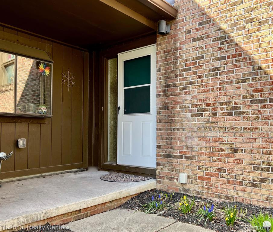 5716 STAGHORN Drive, Ypsilanti, MI 48197 — Photo 2