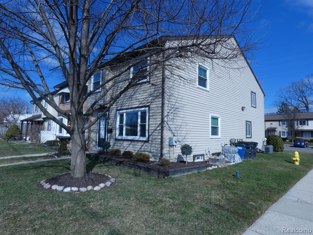 38122 CAROLON Boulevard, Westland, MI — Photo 2