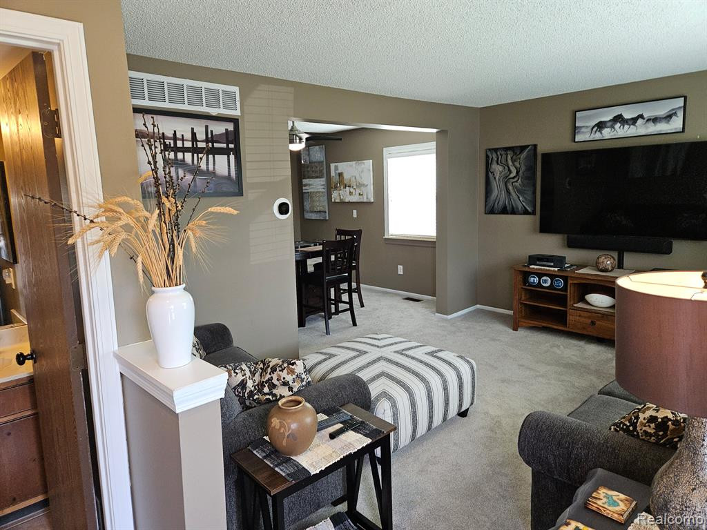 38122 CAROLON Boulevard, Westland, MI — Photo 4