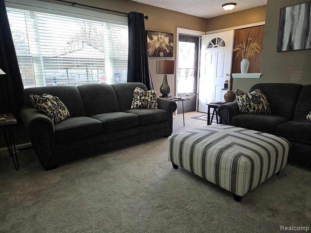 38122 CAROLON Boulevard, Westland, MI — Photo 5