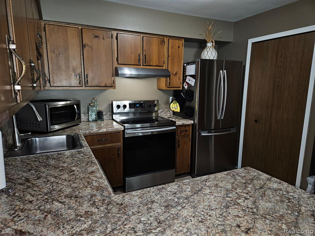 38122 CAROLON Boulevard, Westland, MI — Photo 10
