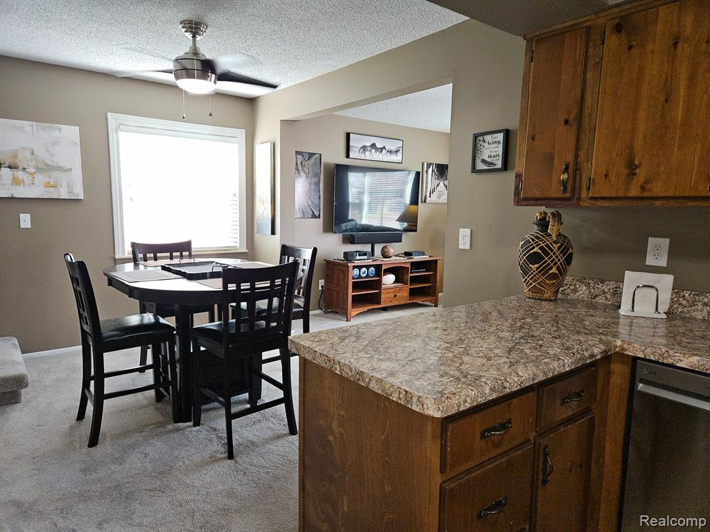 38122 CAROLON Boulevard, Westland, MI — Photo 11