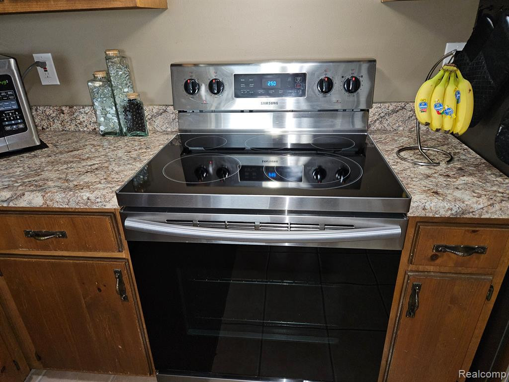 38122 CAROLON Boulevard, Westland, MI — Photo 12