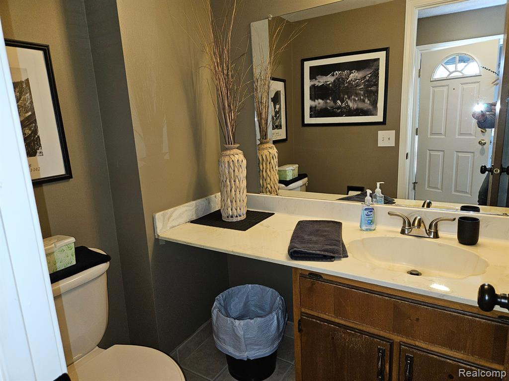 38122 CAROLON Boulevard, Westland, MI — Photo 15