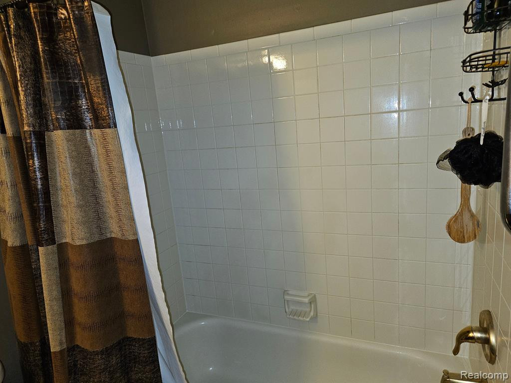 38122 CAROLON Boulevard, Westland, MI — Photo 24