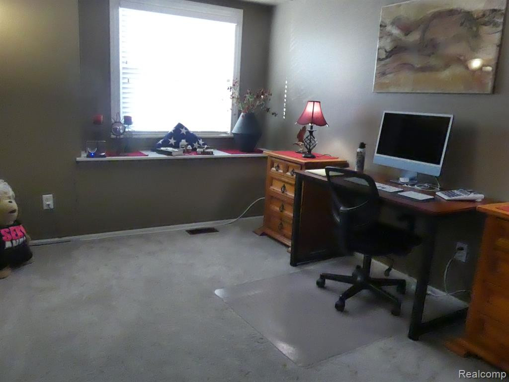 38122 CAROLON Boulevard, Westland, MI — Photo 25