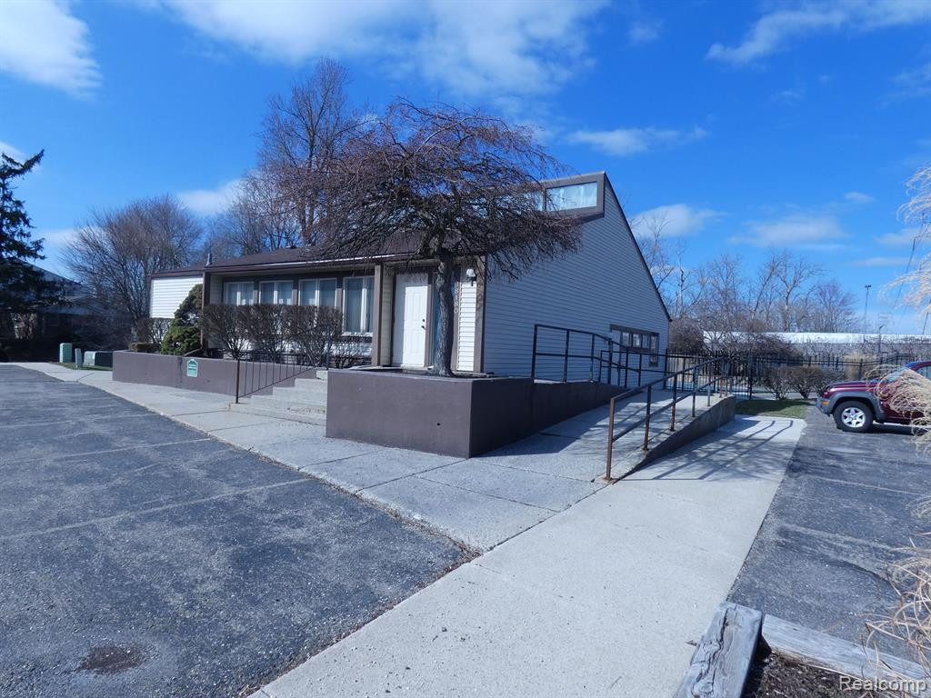 38122 CAROLON Boulevard, Westland, MI — Photo 29