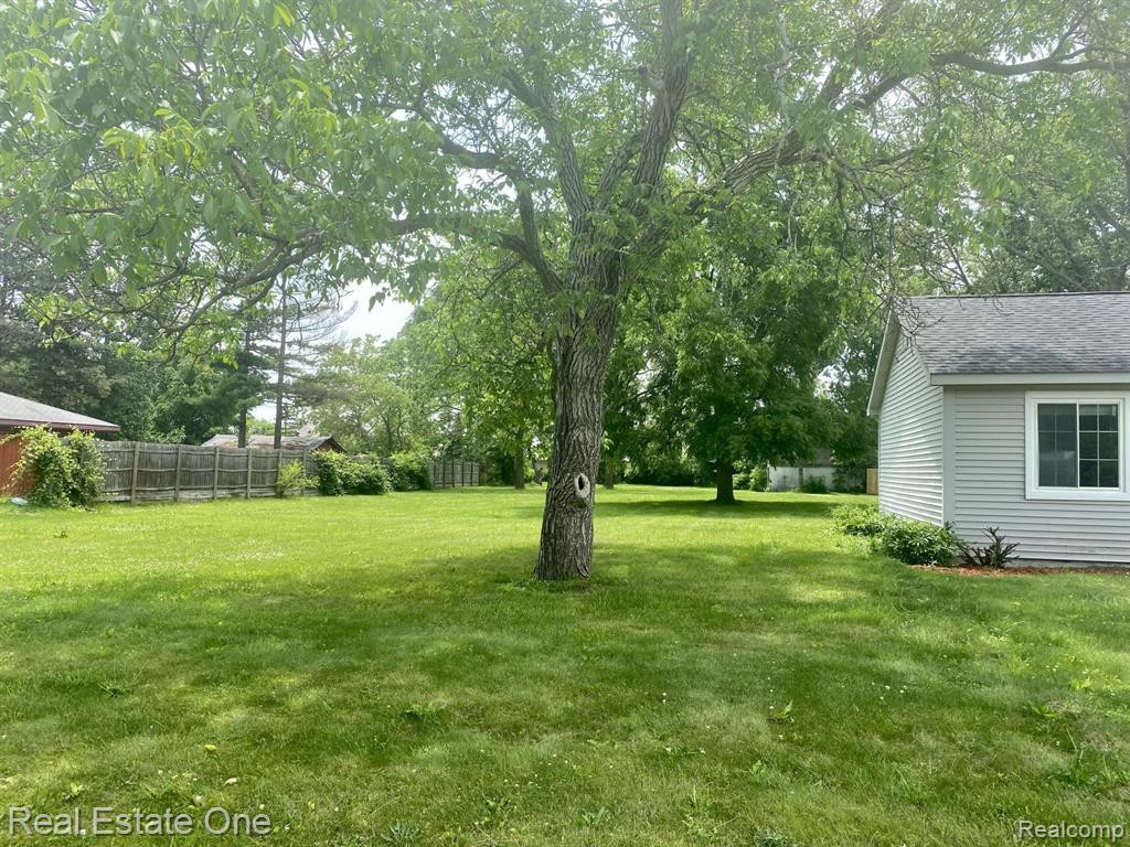947 GRACE Avenue, Rochester Hills, MI 48307 — Photo 2