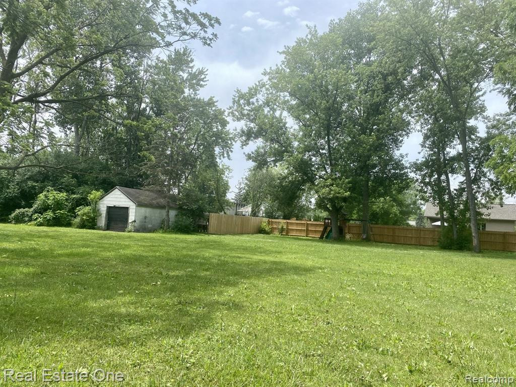 947 GRACE Avenue, Rochester Hills, MI 48307 — Photo 5