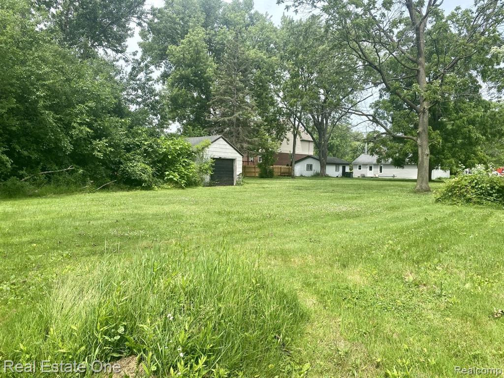 947 GRACE Avenue, Rochester Hills, MI 48307 — Photo 8