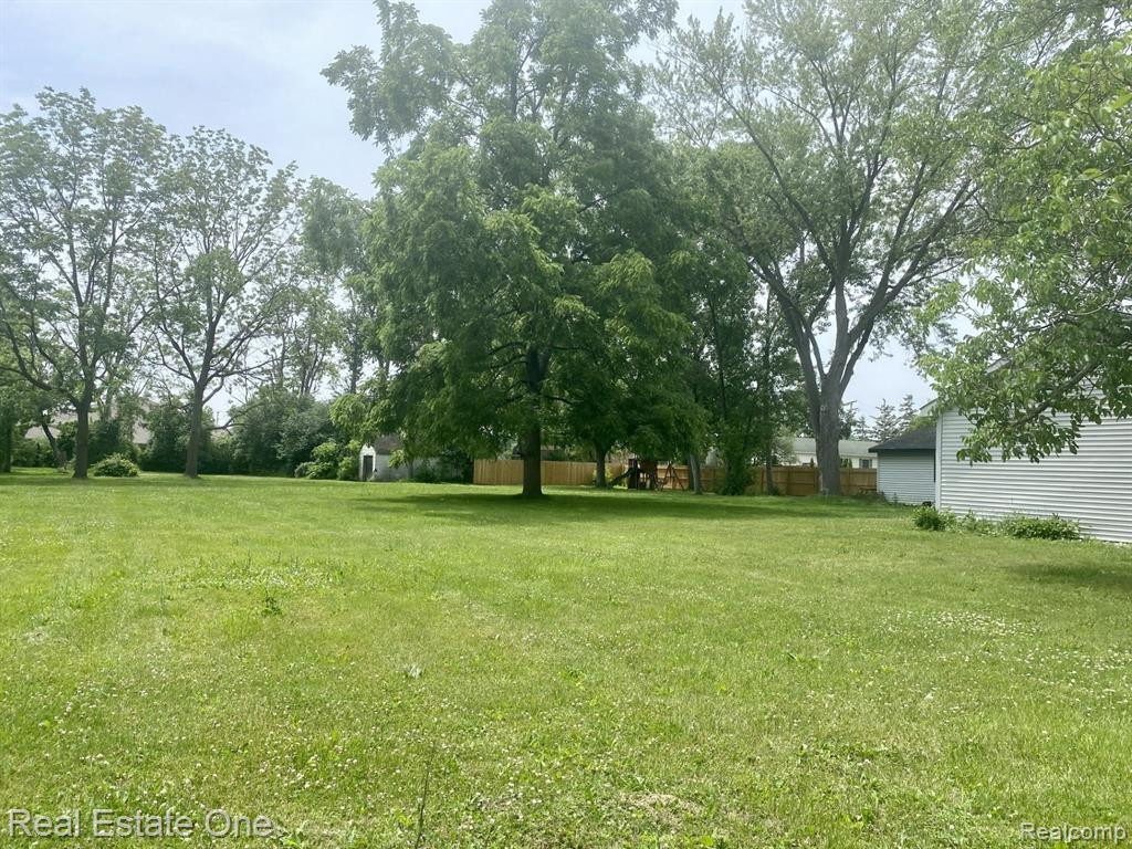 947 GRACE Avenue, Rochester Hills, MI 48307 — Photo 12