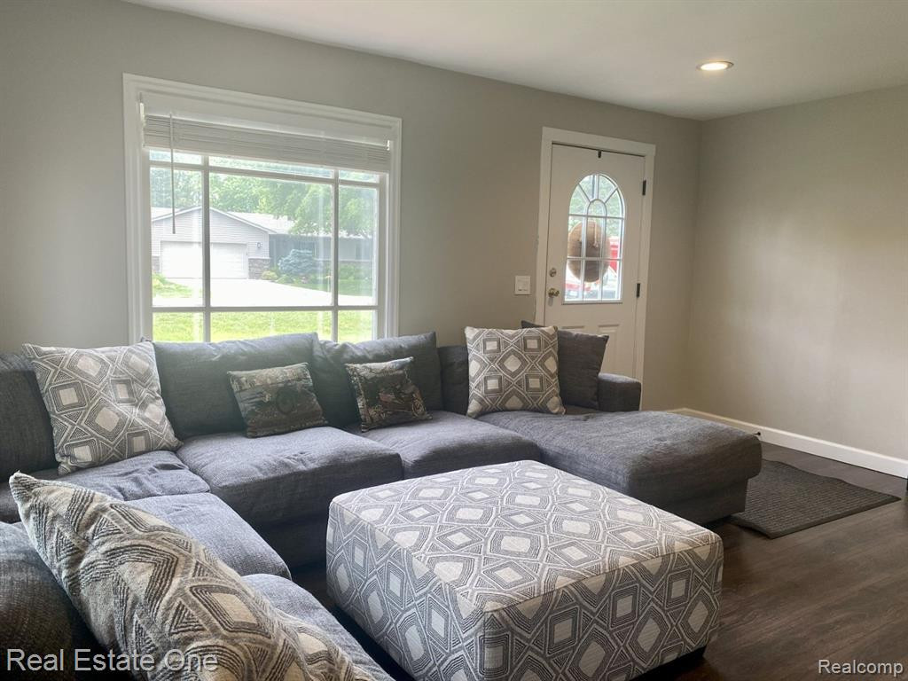 947 GRACE Avenue, Rochester Hills, MI 48307 — Photo 13
