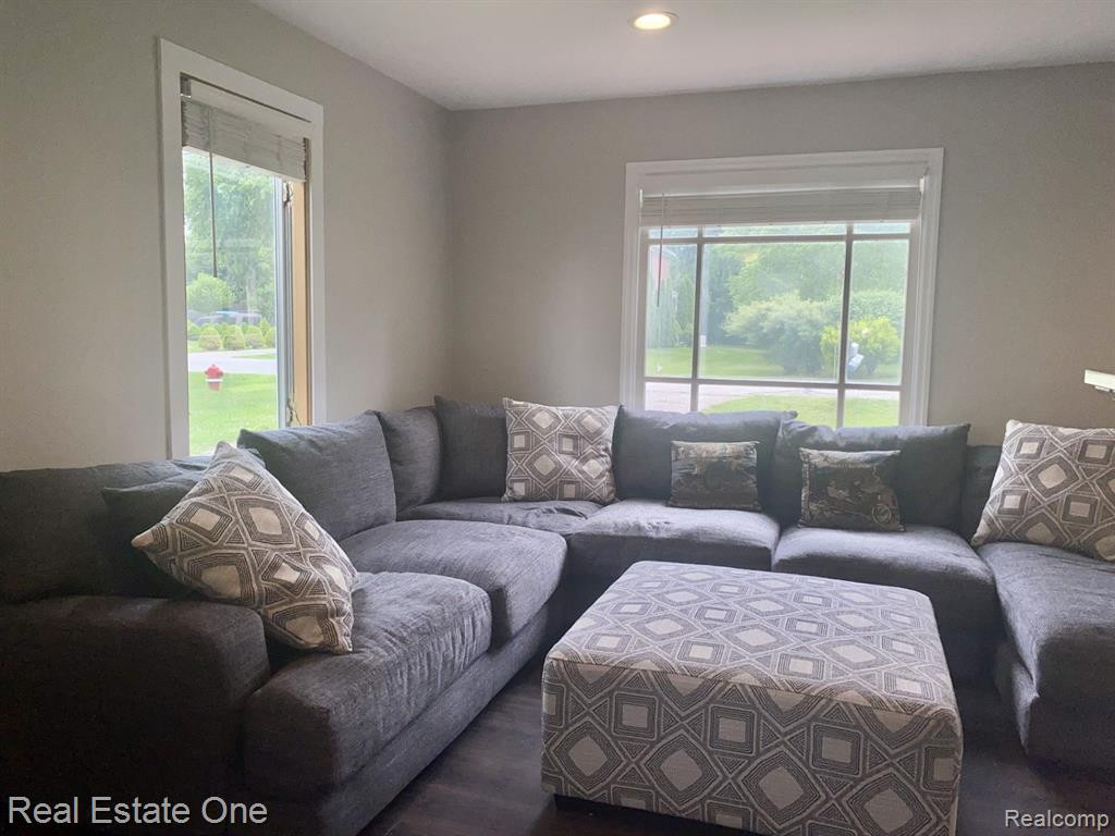 947 GRACE Avenue, Rochester Hills, MI 48307 — Photo 15