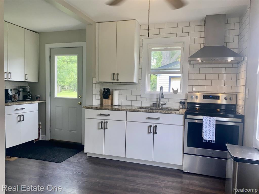 947 GRACE Avenue, Rochester Hills, MI 48307 — Photo 16