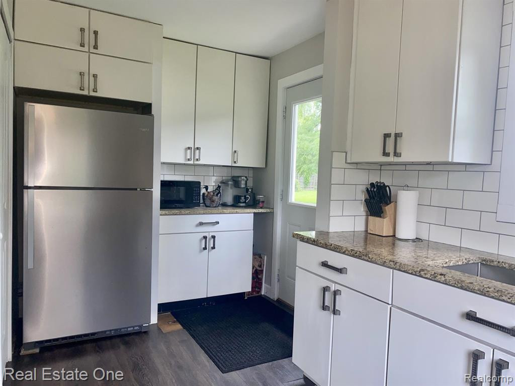 947 GRACE Avenue, Rochester Hills, MI 48307 — Photo 17