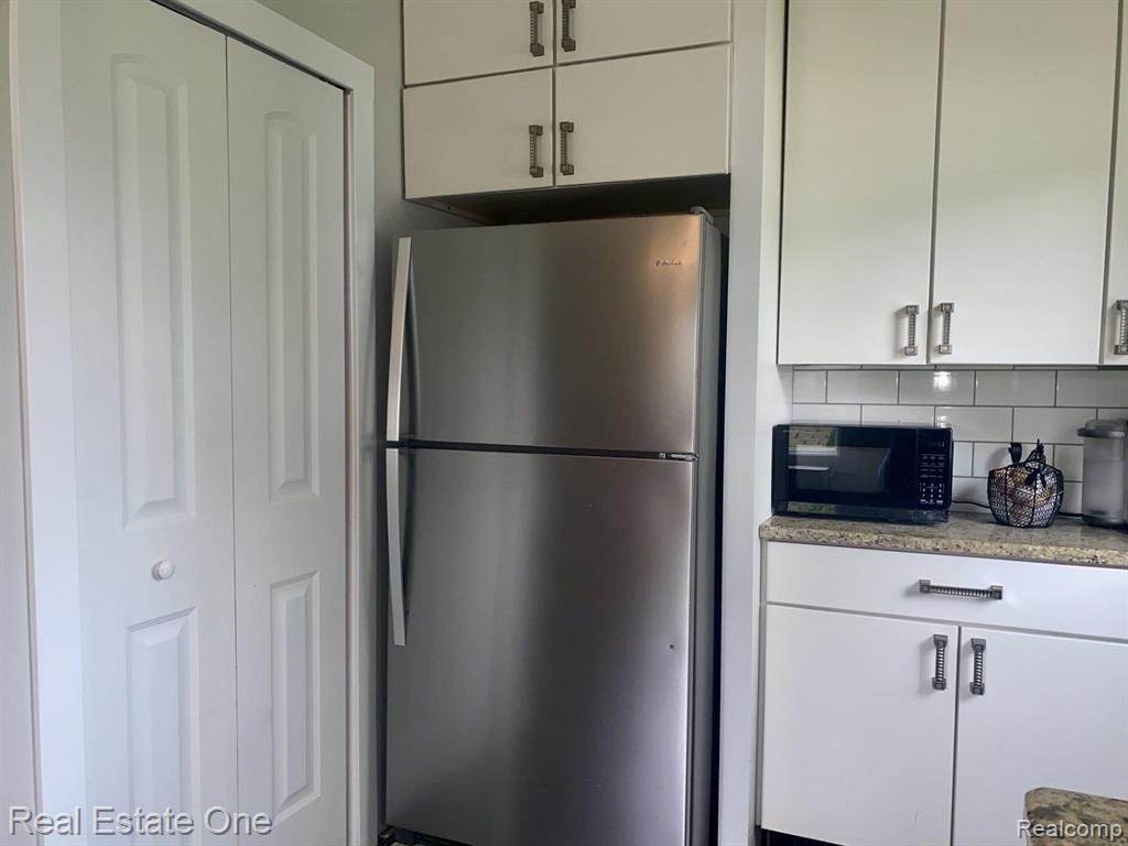 947 GRACE Avenue, Rochester Hills, MI 48307 — Photo 19