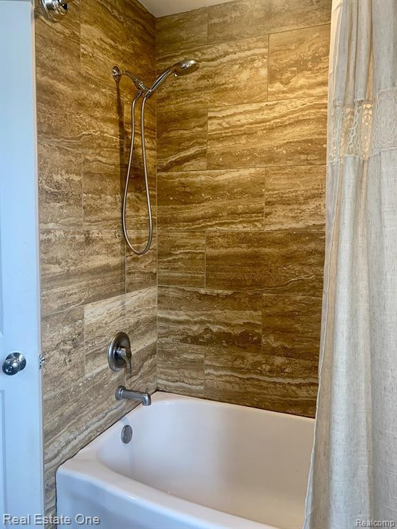 947 GRACE Avenue, Rochester Hills, MI 48307 — Photo 22