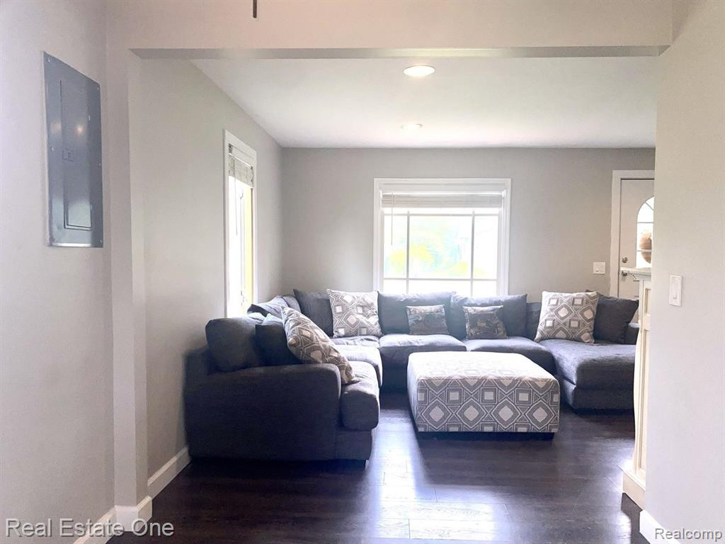 947 GRACE Avenue, Rochester Hills, MI 48307 — Photo 33