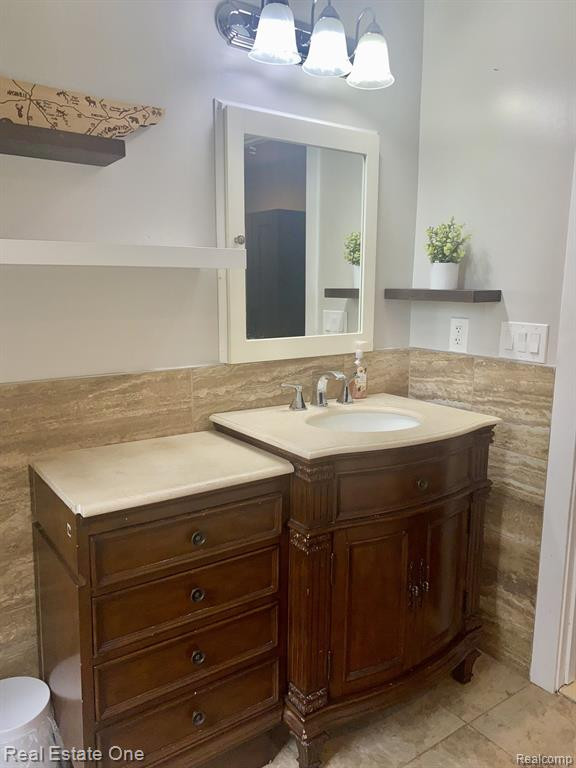 947 GRACE Avenue, Rochester Hills, MI 48307 — Photo 36