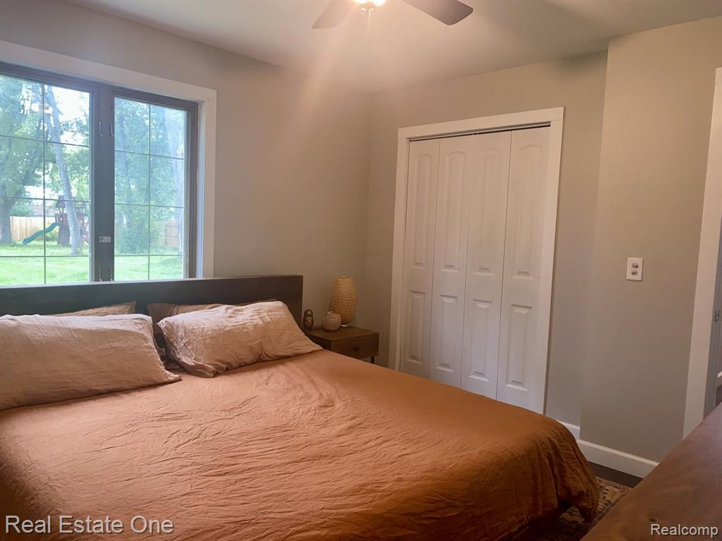 947 GRACE Avenue, Rochester Hills, MI 48307 — Photo 38