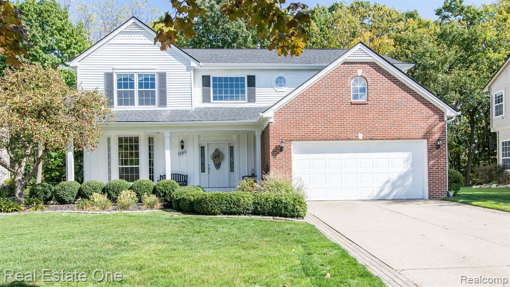 1060 Shetland Drive, South Lyon, MI 48178 — front exterior