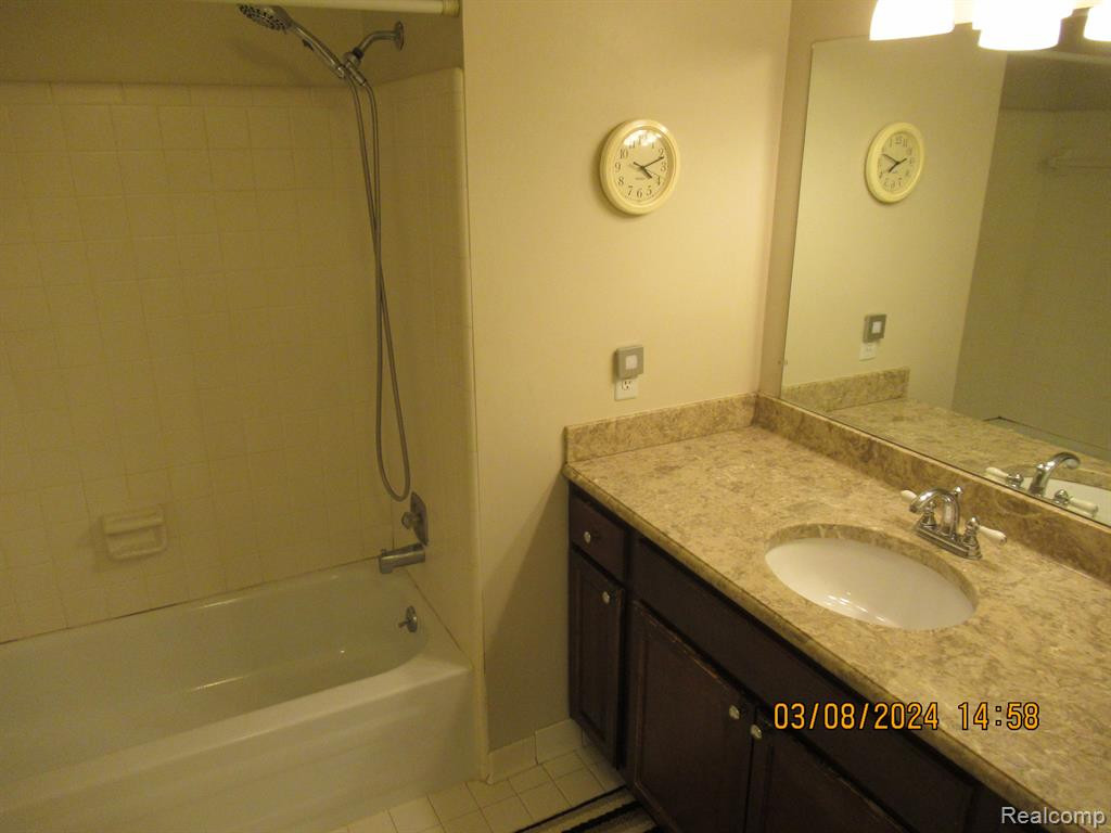 42215 PELLSTON Drive, 290, Northville, MI 48167 — Photo 21