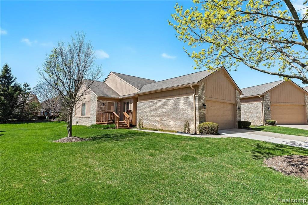 22141 LANCREST, Farmington Hills, MI 48335 — front exterior