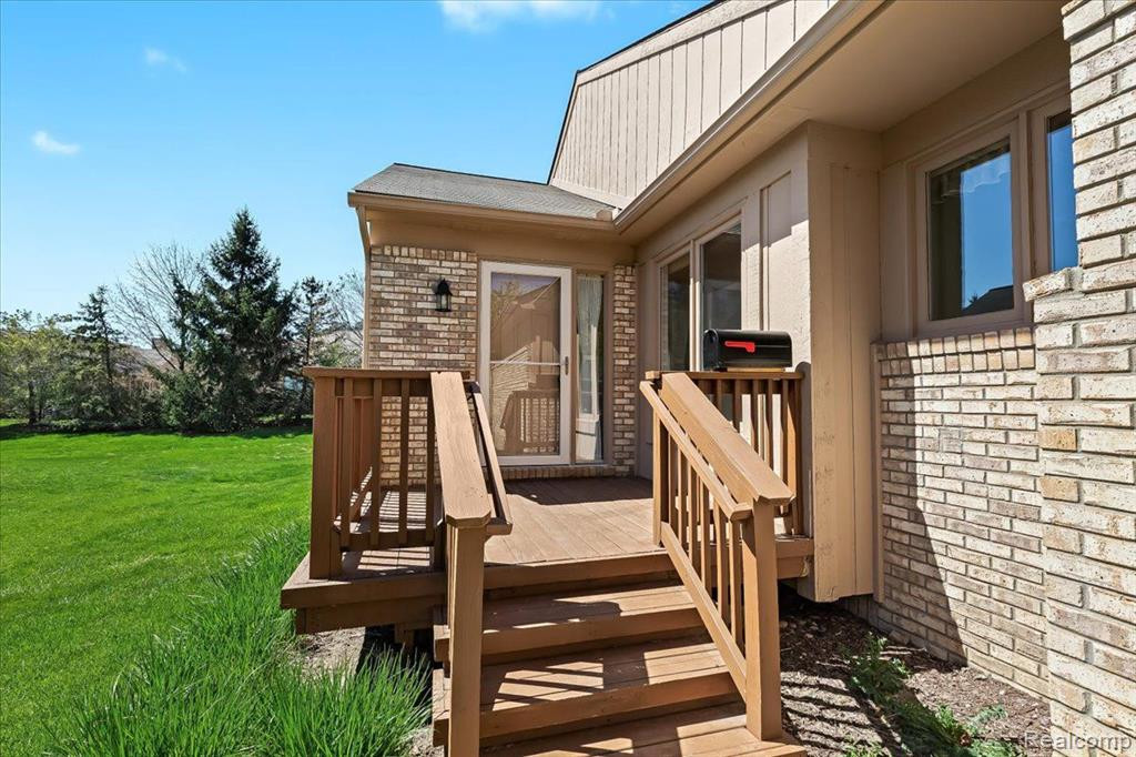 22141 LANCREST, Farmington Hills, MI 48335 — Photo 2
