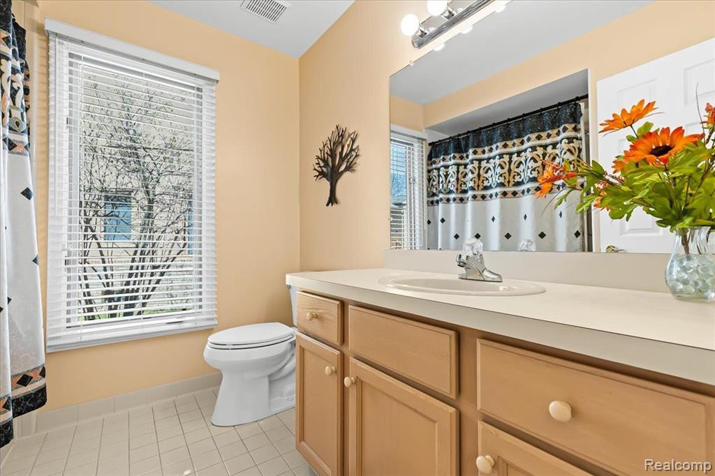 22141 LANCREST, Farmington Hills, MI 48335 — Photo 18