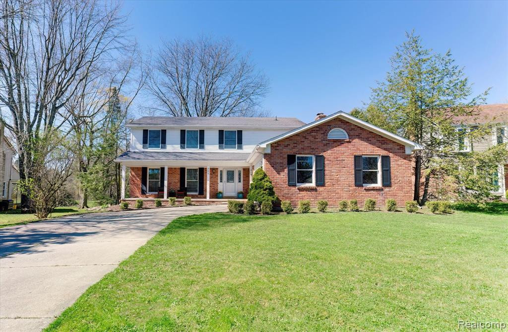 731 DUNEDIN Drive, Rochester Hills, MI 48309 — front exterior
