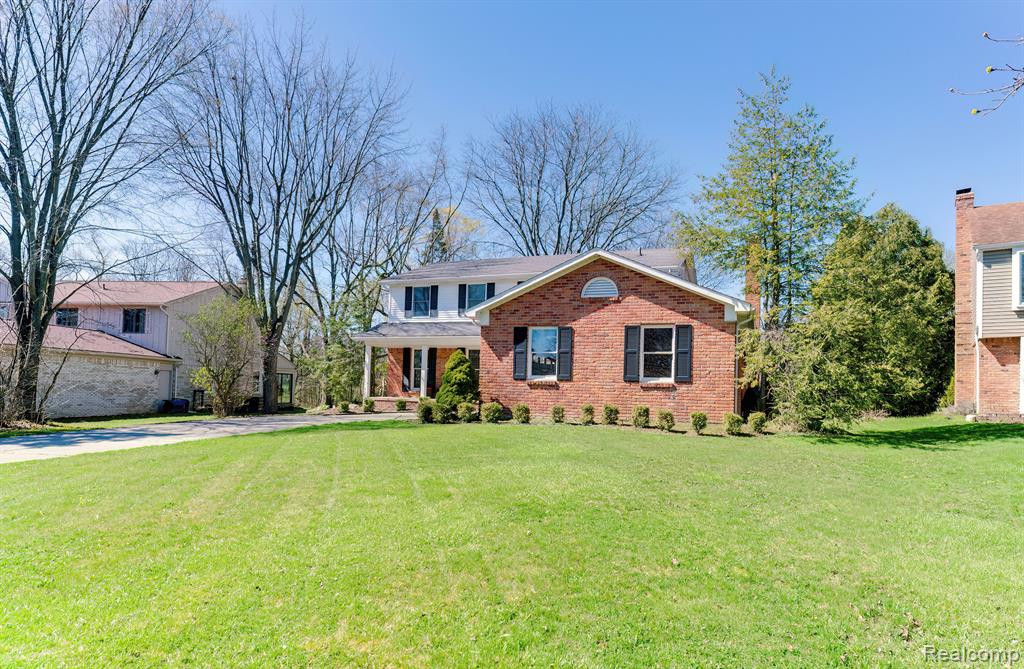 731 DUNEDIN Drive, Rochester Hills, MI 48309 — Photo 2