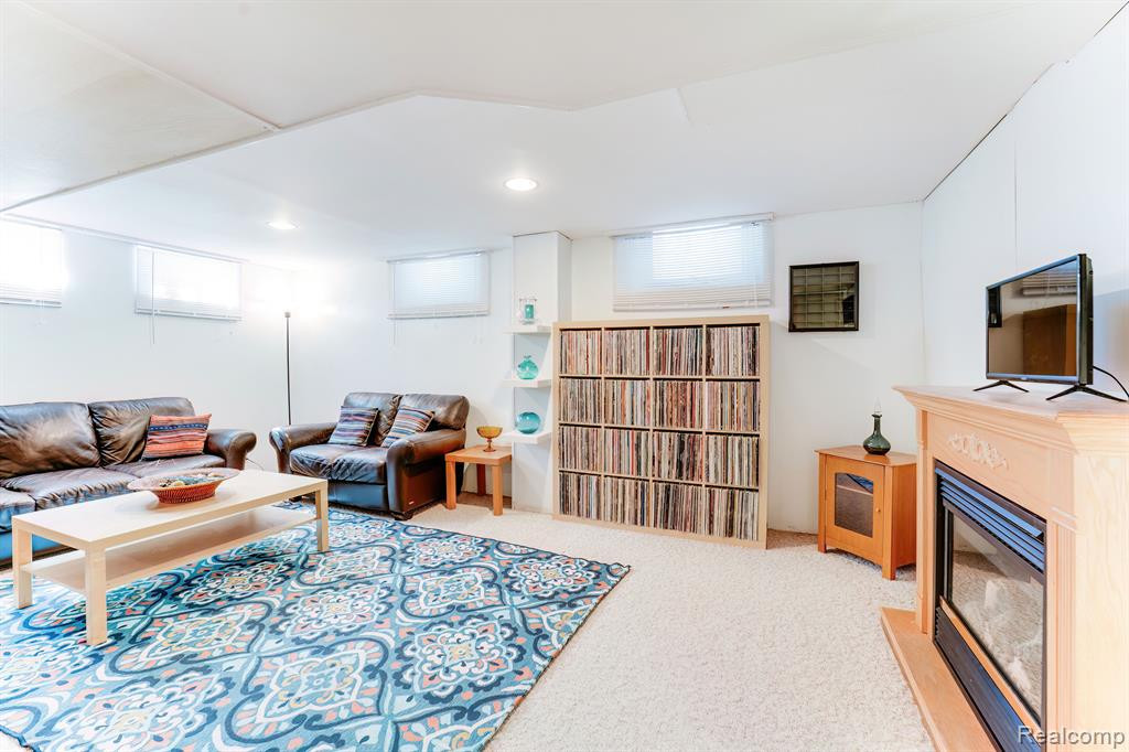 731 DUNEDIN Drive, Rochester Hills, MI 48309 — Photo 35