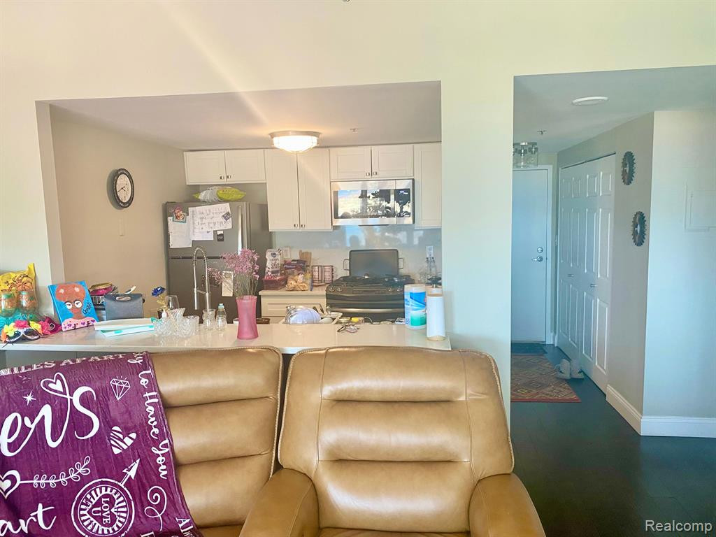 250 E HARBORTOWN Penthouse Drive, # 1505, Detroit, MI 48207 — Photo 8