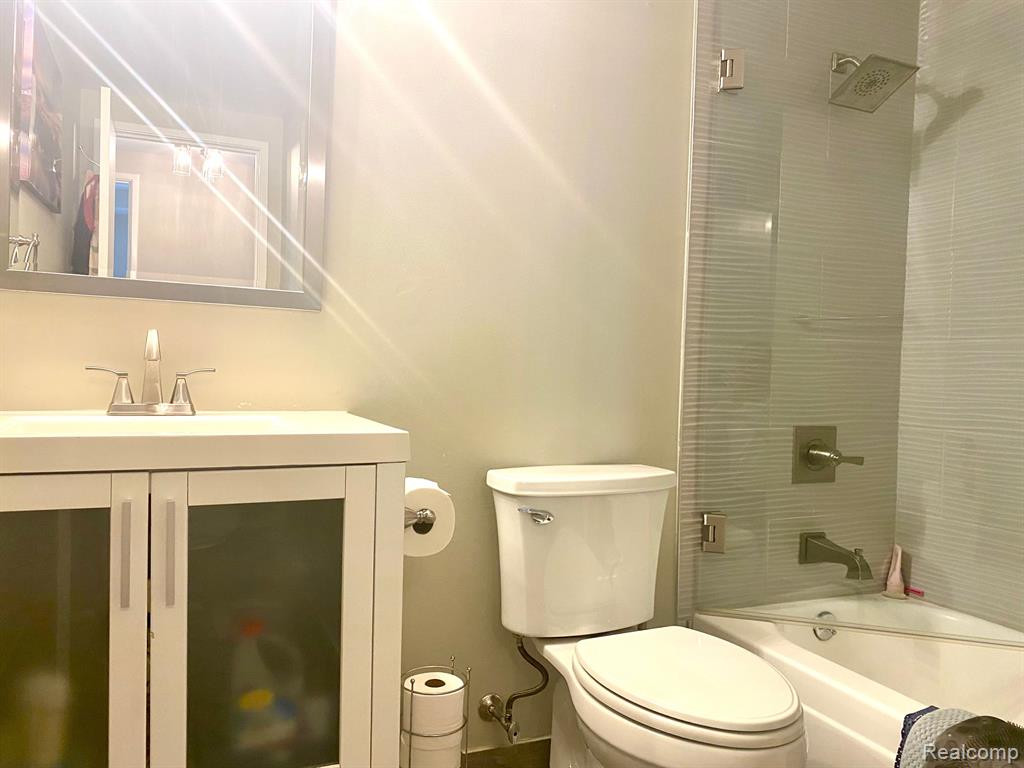 250 E HARBORTOWN Penthouse Drive, # 1505, Detroit, MI 48207 — Photo 17