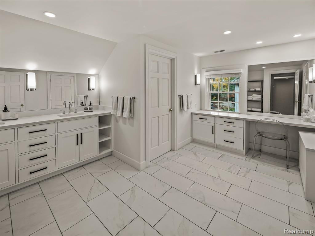 556 TOOTING Lane, Birmingham, MI 48009 — Photo 10