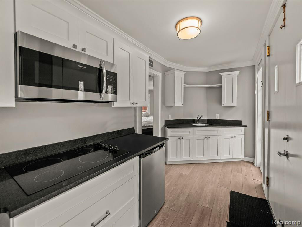 556 TOOTING Lane, Birmingham, MI 48009 — Photo 16