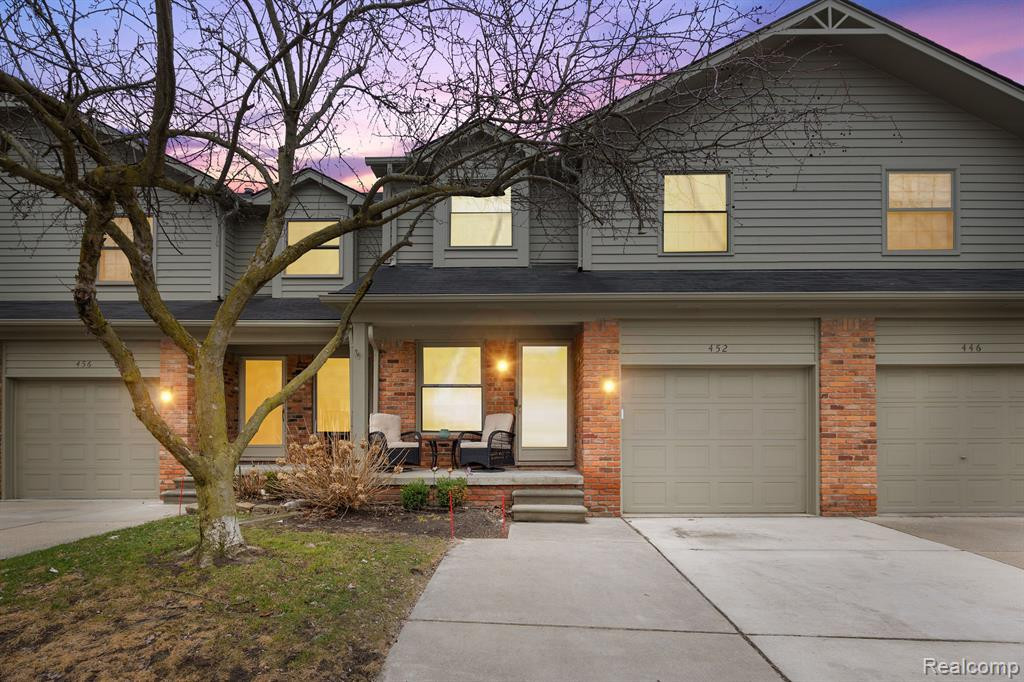 452 OAKGROVE, Clawson, MI — front exterior