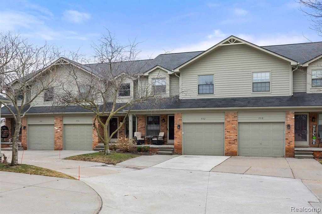 452 OAKGROVE, Clawson, MI — Photo 2