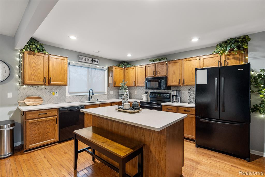 452 OAKGROVE, Clawson, MI — Photo 8