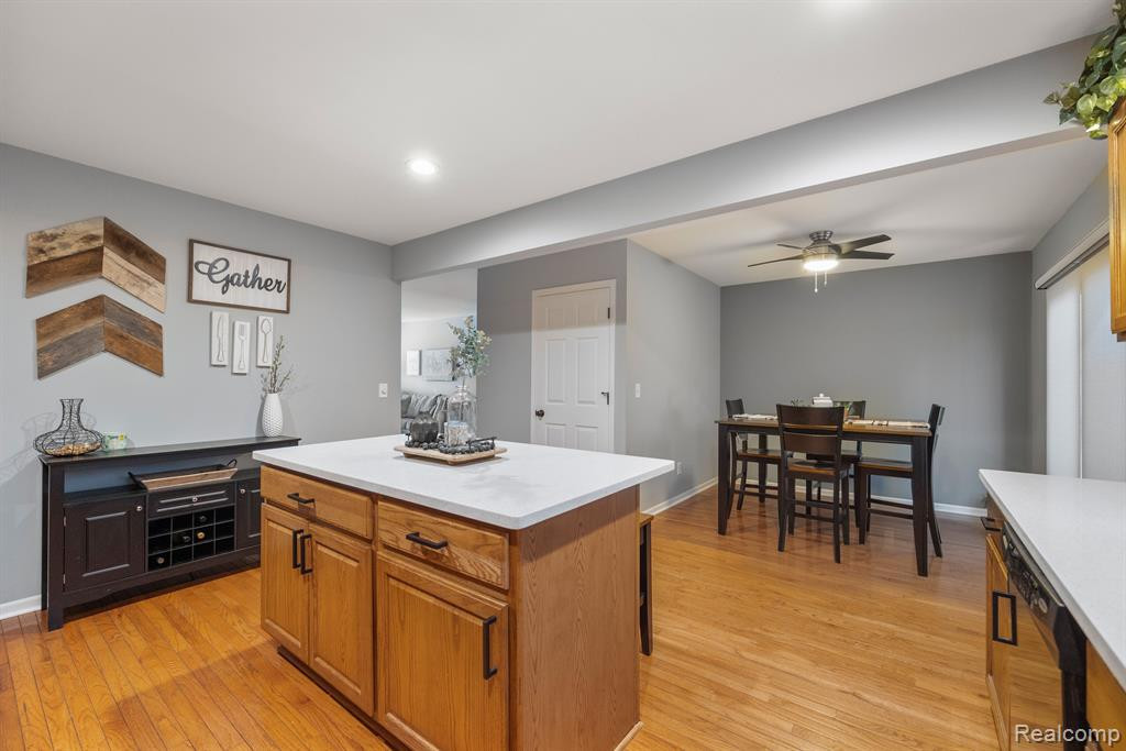 452 OAKGROVE, Clawson, MI — Photo 10