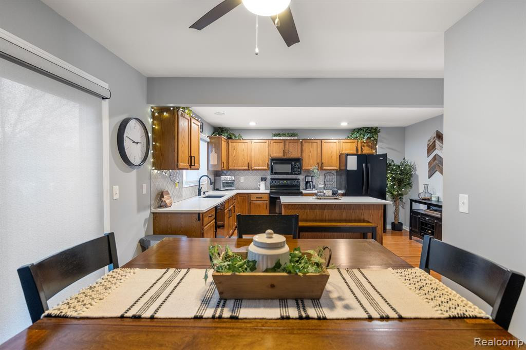 452 OAKGROVE, Clawson, MI — Photo 11