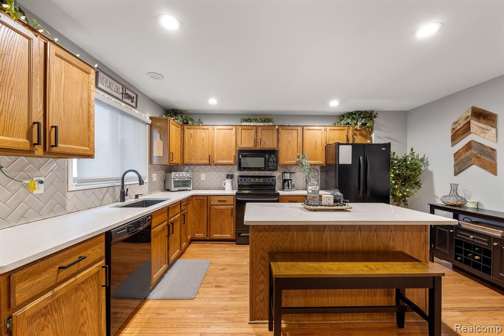 452 OAKGROVE, Clawson, MI — Photo 13