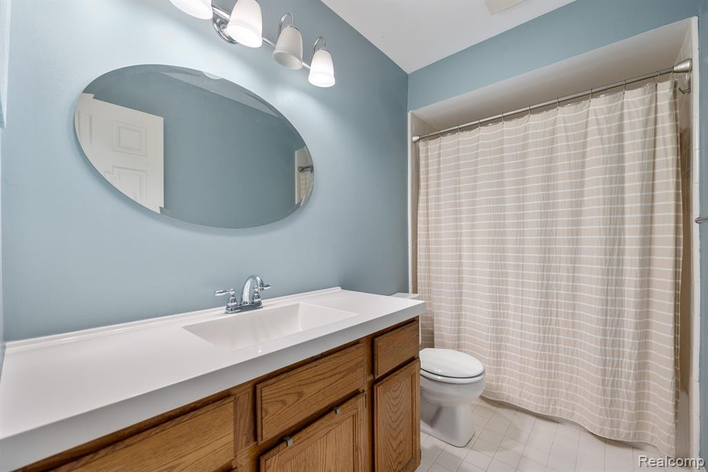 452 OAKGROVE, Clawson, MI — Photo 20