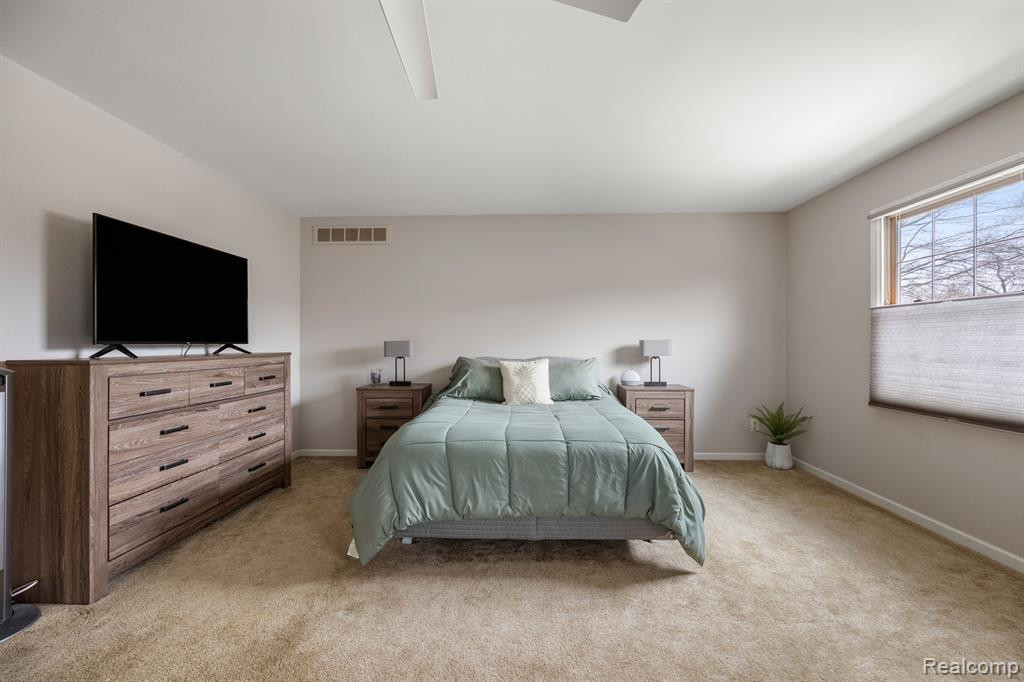 452 OAKGROVE, Clawson, MI — Photo 23