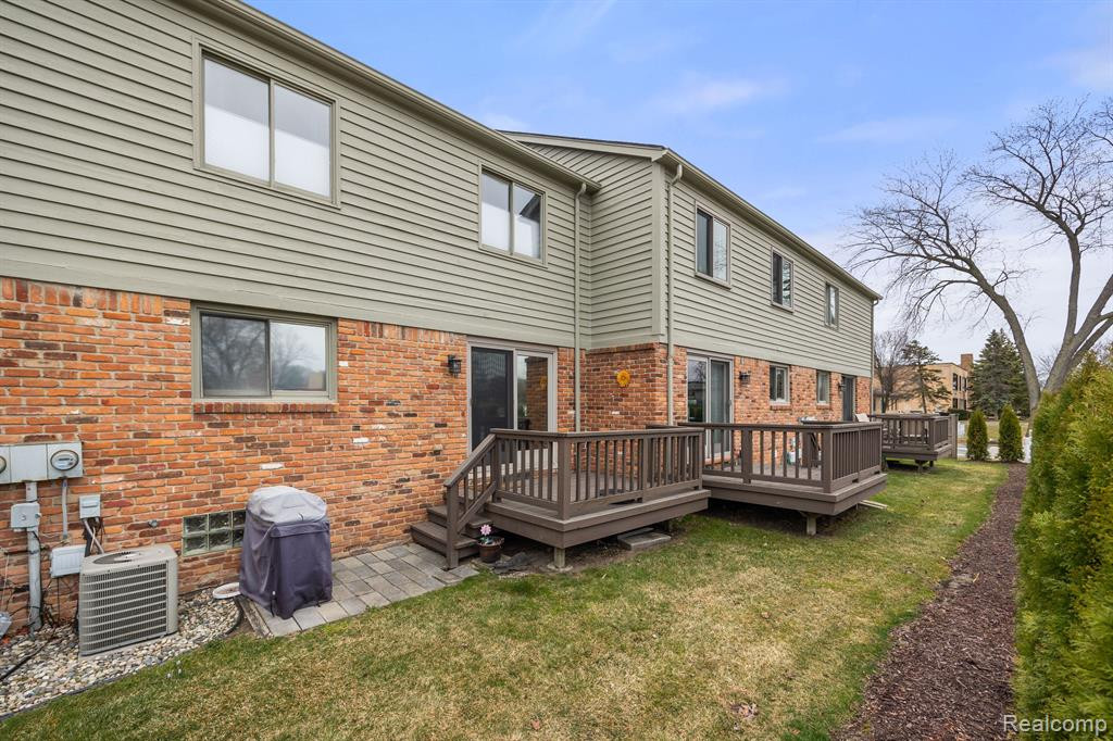 452 OAKGROVE, Clawson, MI — Photo 31